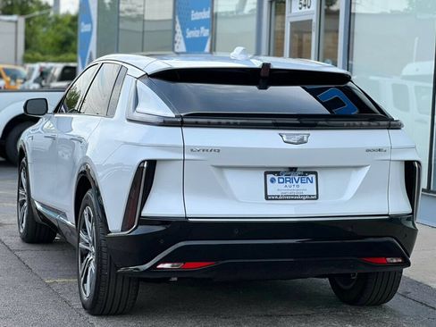 Used 2024 Cadillac Lyriq Luxury AWD/4WD image 3
