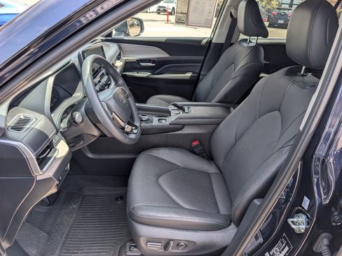 Used 2026 Toyota Grand Highlander AWD image 2