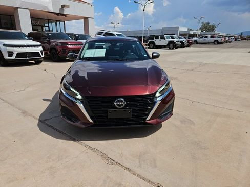 Used 2024 Nissan Altima 2.5 SV FWD image 6