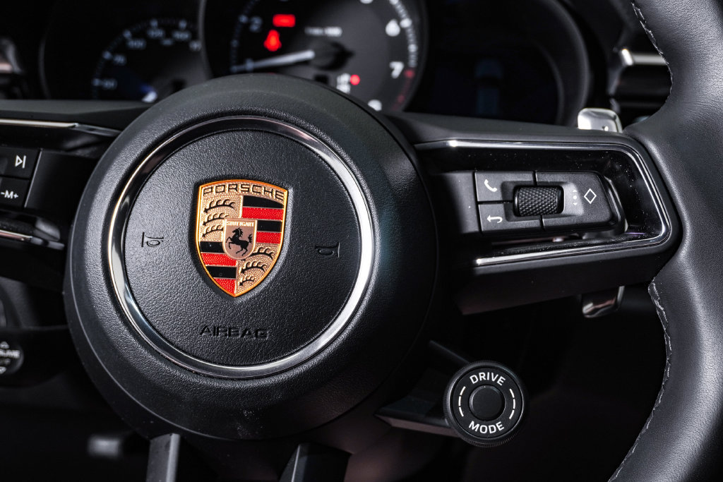 Certified 2026 Porsche Macan AWD/4WD image 19