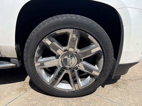 Used 2017 Cadillac Escalade Luxury AWD/4WD image 13