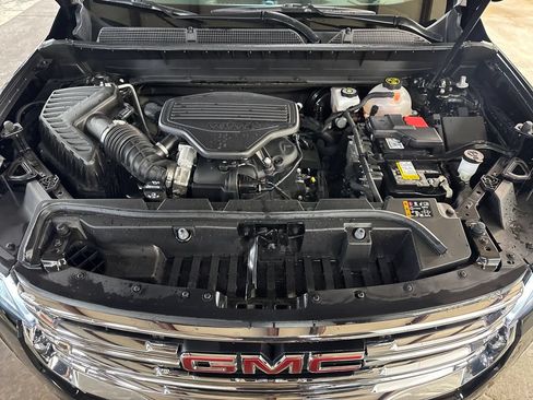Used 2023 GMC Acadia SLT w/ Preferred Package AWD/4WD image 10