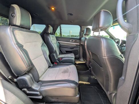 Used 2017 Ford Explorer XLT w/ Equipment Group 202A FWD image 26