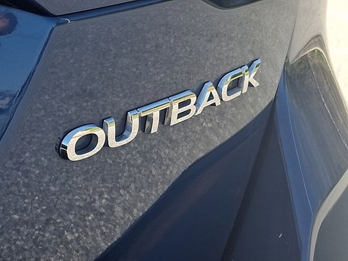 Used 2022 Subaru Outback Limited image 31