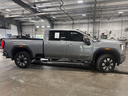 Used 2025 GMC Sierra 3500 Denali w/ Denali Reserve Package AWD/4WD image 2