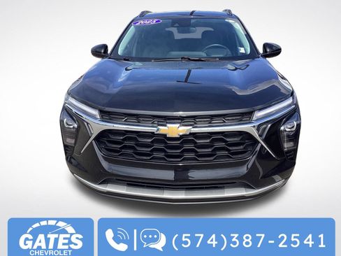 Used 2025 Chevrolet Trax LT w/ Driver Confidence Package FWD image 2