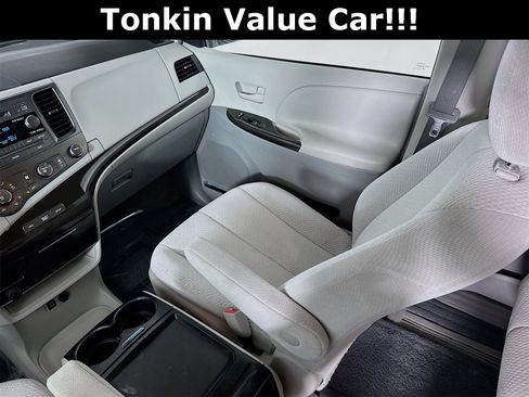 Used 2011 Toyota Sienna image 22