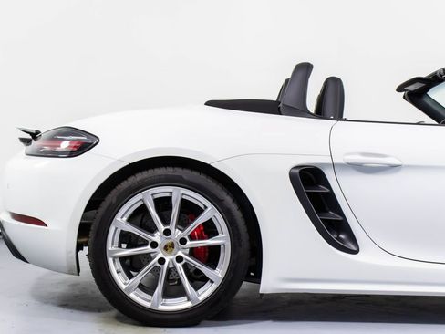 Used 2024 Porsche 718 Boxster S RWD image 18