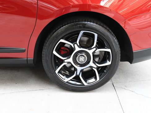 Used 2021 Rolls-Royce Cullinan Black Badge image 22