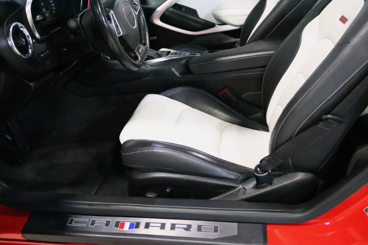 Used 2018 Chevrolet Camaro SS RWD image 39