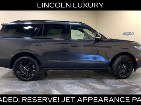 Used 2025 Lincoln Navigator Reserve w/ Jet Appearance Package AWD/4WD image 2