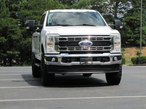Used 2024 Ford F250 XLT w/ FX4 Off-Road Package AWD/4WD image 9