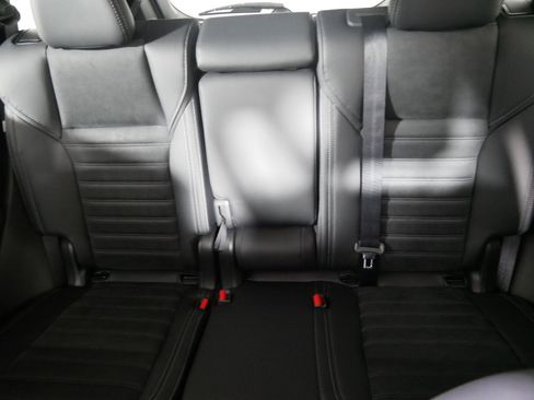 New 2025 Mitsubishi Outlander SE image 3