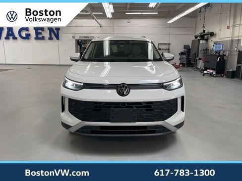 Used 2025 Volkswagen Tiguan SE image 6