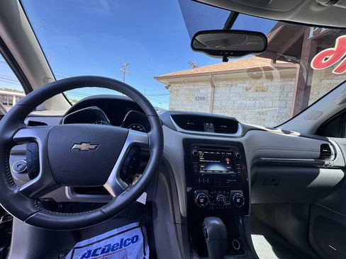 Used 2016 Chevrolet Traverse LT w/ Traveler's Package FWD image 11