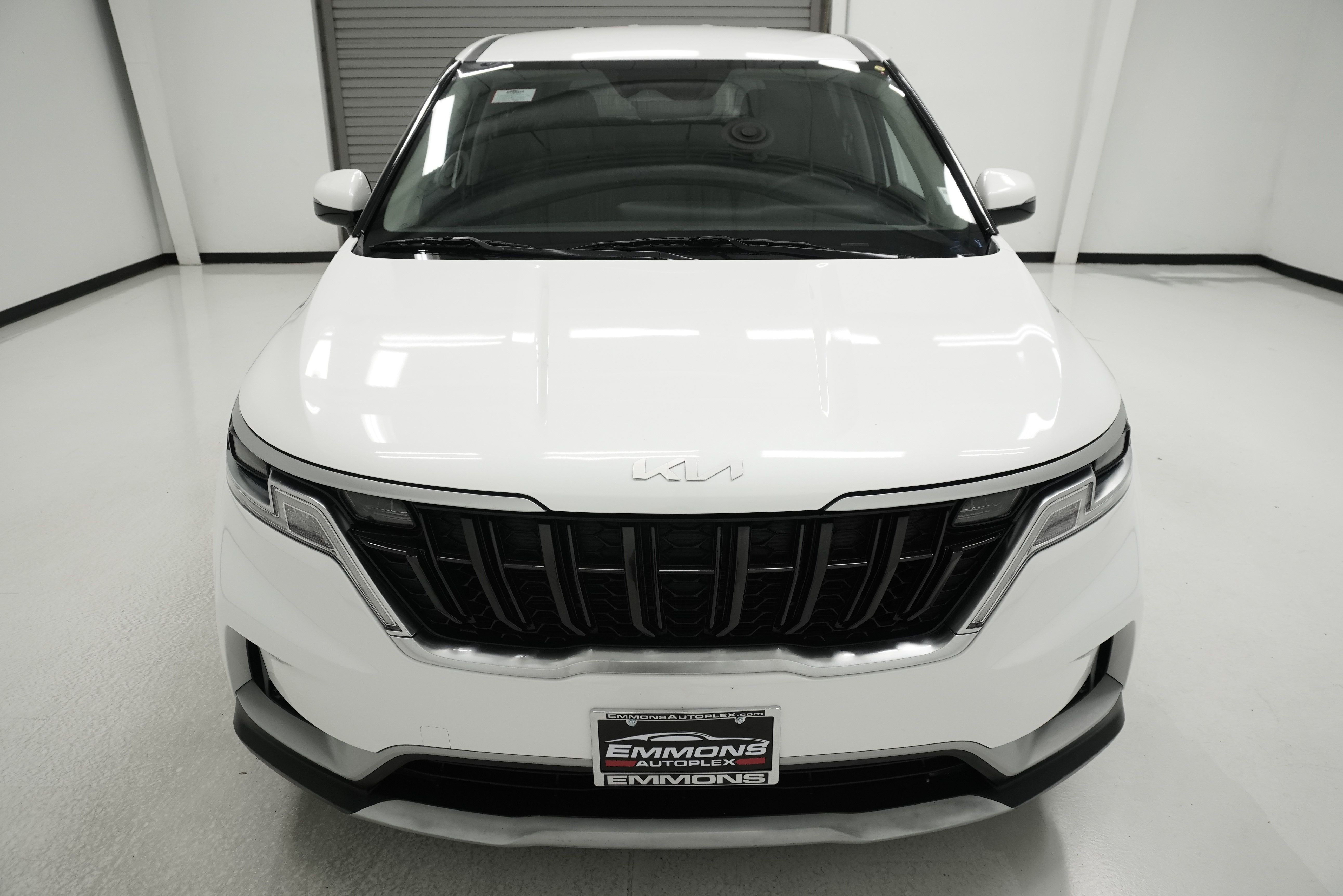 Used 2022 Kia Carnival LX FWD image 2