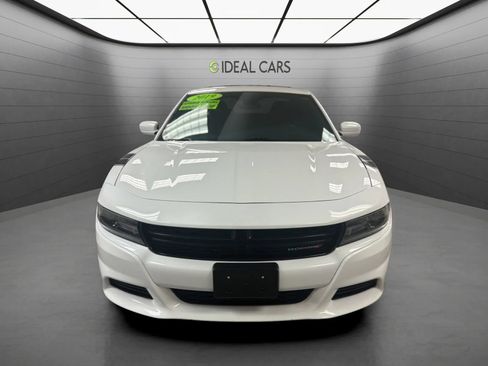 Used 2019 Dodge Charger SXT RWD image 2