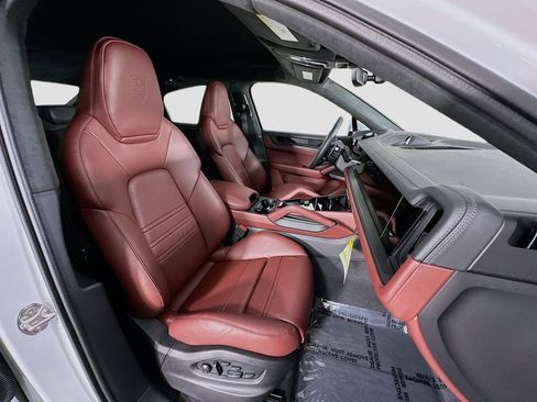 New 2026 Porsche Cayenne GTS image 31