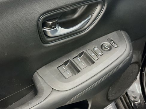 Used 2025 Honda HR-V LX image 15