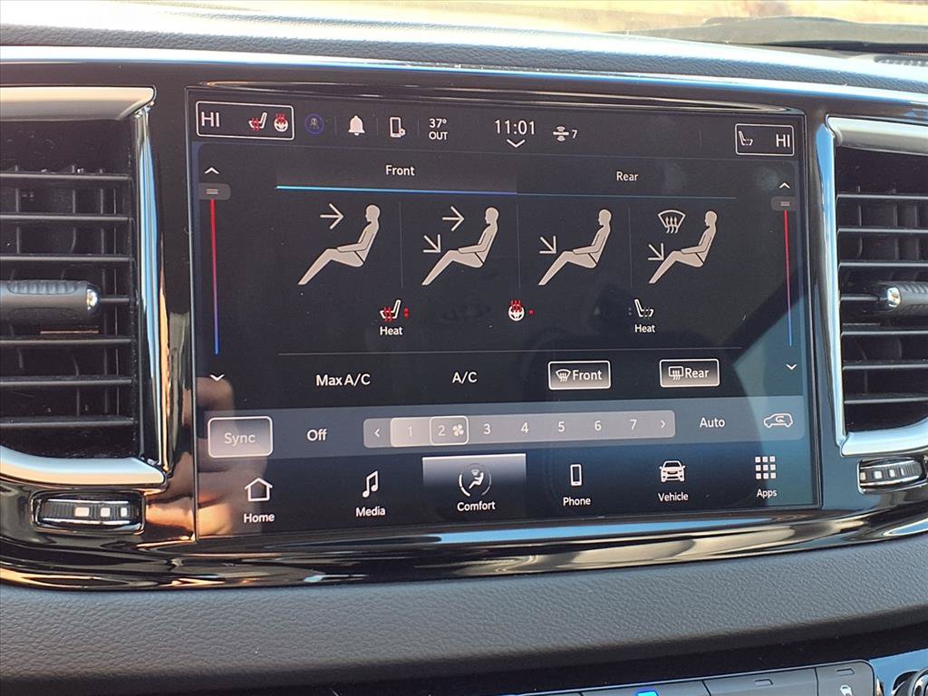 Used 2024 Chrysler Pacifica Touring-L FWD image 7