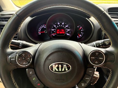 Used 2015 Kia Soul + w/ Audio Package FWD image 13