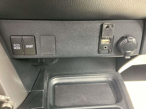 Used 2018 Toyota RAV4 LE image 16