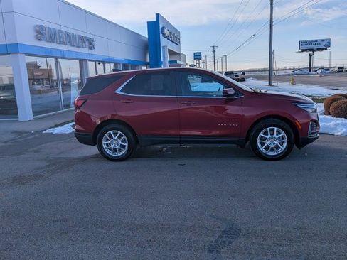 Used 2023 Chevrolet Equinox LT image 2