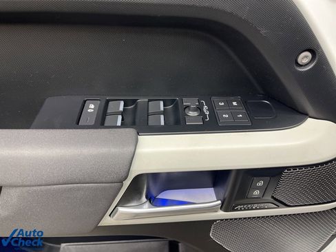 Used 2023 Land Rover Defender 110 X-Dynamic SE image 29