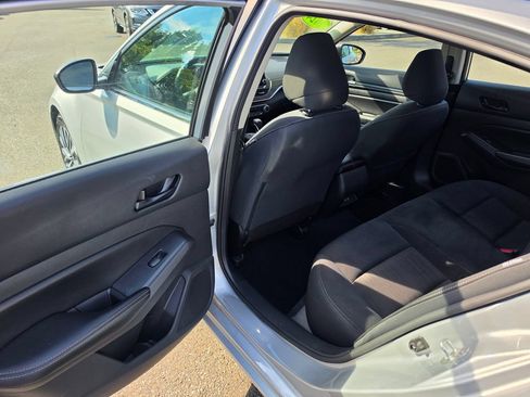 Used 2024 Nissan Altima 2.5 SV FWD image 15