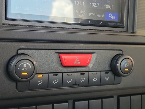 Used 2027 Isuzu NPR RWD image 14