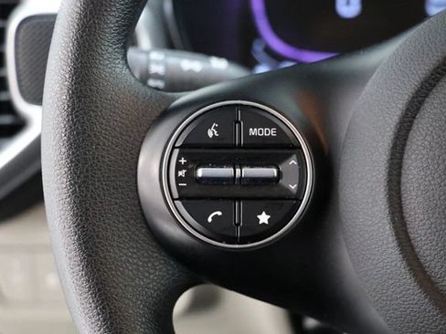 Used 2025 Kia Soul LX w/ LX Technology Package FWD image 21