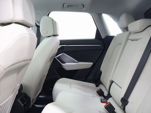 Used 2025 Audi Q3 2.0T Premium image 26