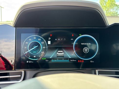 Certified 2025 Hyundai Elantra SEL image 20