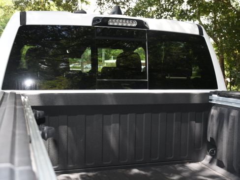 Used 2025 RAM 1500 Limited AWD/4WD image 19