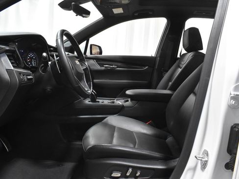Certified 2025 Cadillac XT6 Sport w/ Technology Package AWD/4WD image 2