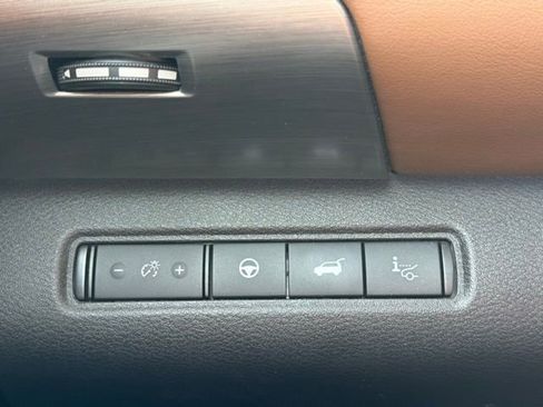 Used 2024 Nissan Pathfinder Platinum w/ Cargo Package image 15