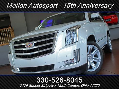 Used 2017 Cadillac Escalade Premium Luxury AWD/4WD image 54