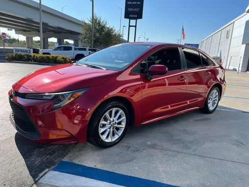 Used 2021 Toyota Corolla LE image 3