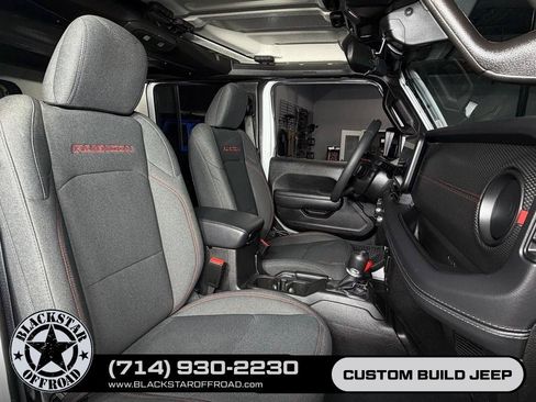Used 2025 Jeep Wrangler Unlimited Rubicon AWD/4WD image 18