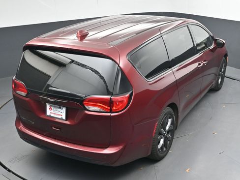 Used 2018 Chrysler Pacifica Touring Plus w/ S Appearance Package image 34