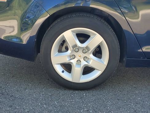 Used 2011 Chevrolet Malibu LS FWD image 5