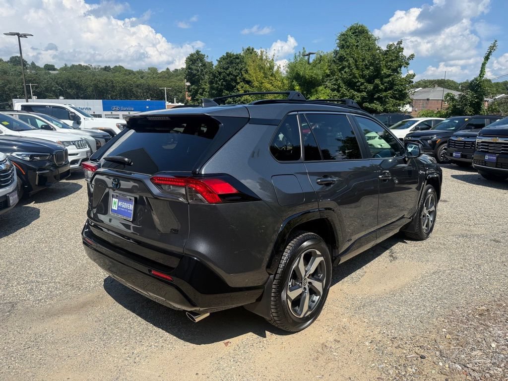 Used 2024 Toyota RAV4 SE w/ Weather & Moonroof Package AWD/4WD image 7