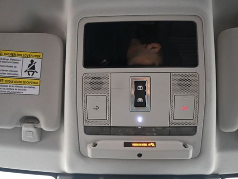 Used 2024 Land Rover Discovery Sport S image 22