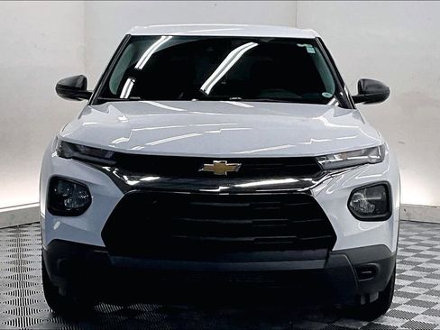 Used 2023 Chevrolet TrailBlazer LS FWD image 2
