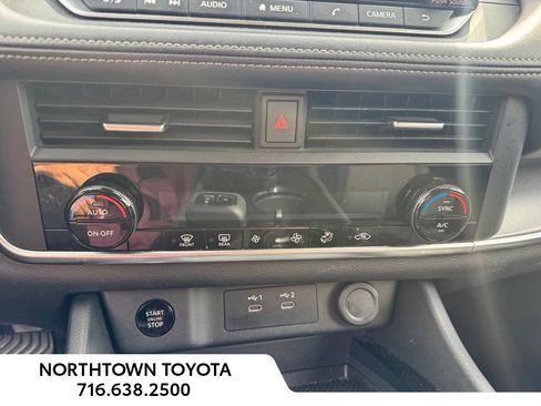 Used 2025 Nissan Rogue SV AWD/4WD image 29