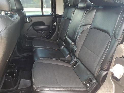 Used 2023 Jeep Gladiator Sport AWD/4WD image 15