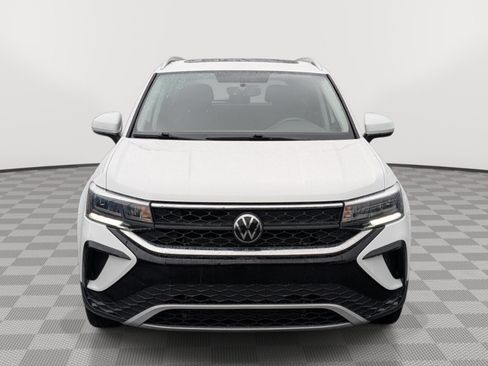 Used 2022 Volkswagen Taos SE w/ Panoramic Sunroof Package AWD/4WD image 8