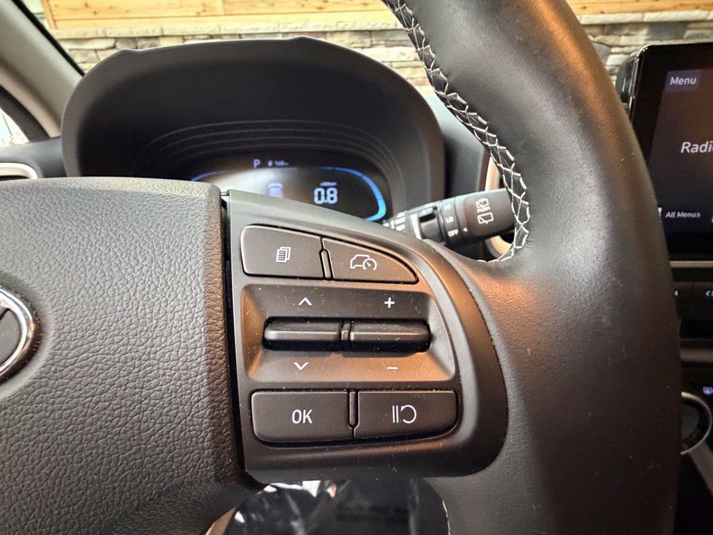 Used 2024 Hyundai Venue SEL FWD image 32