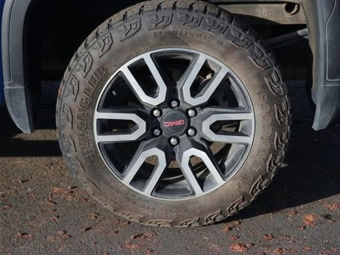 Used 2022 GMC Sierra 1500 AT4 w/ AT4 Preferred Package image 10