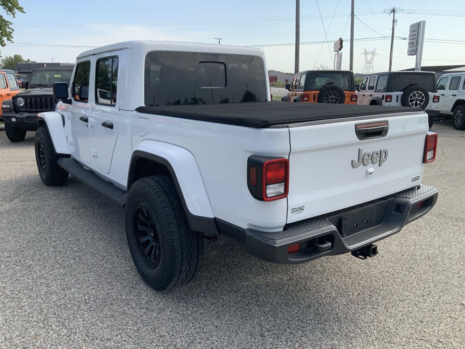 Used 2022 Jeep Gladiator Overland w/ Popular Equipment Package AWD/4WD image 8